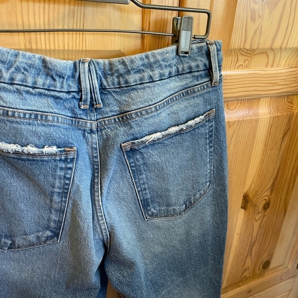 Good American Good Mom Jeans in Blue586 - Picture 6 of 10